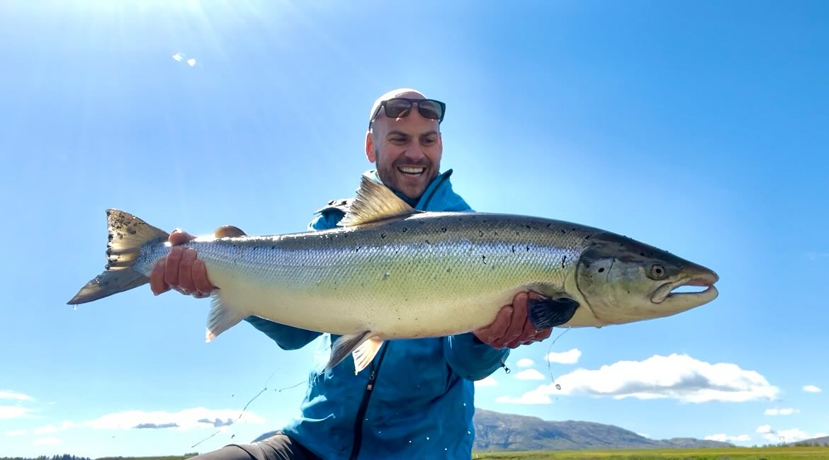 Budget salmon fishing in Iceland